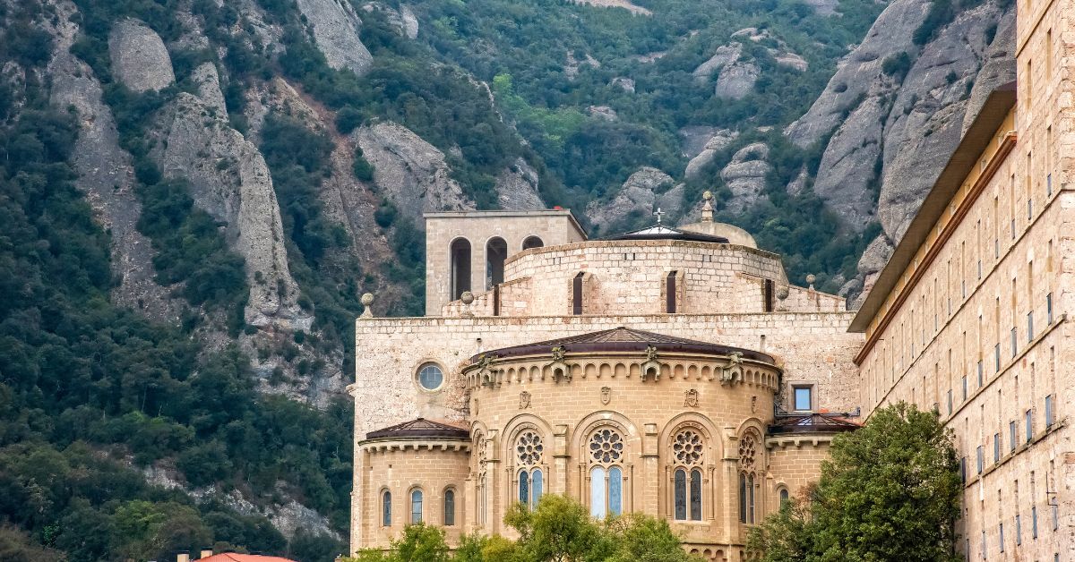 Vista de basílica de Montserrat