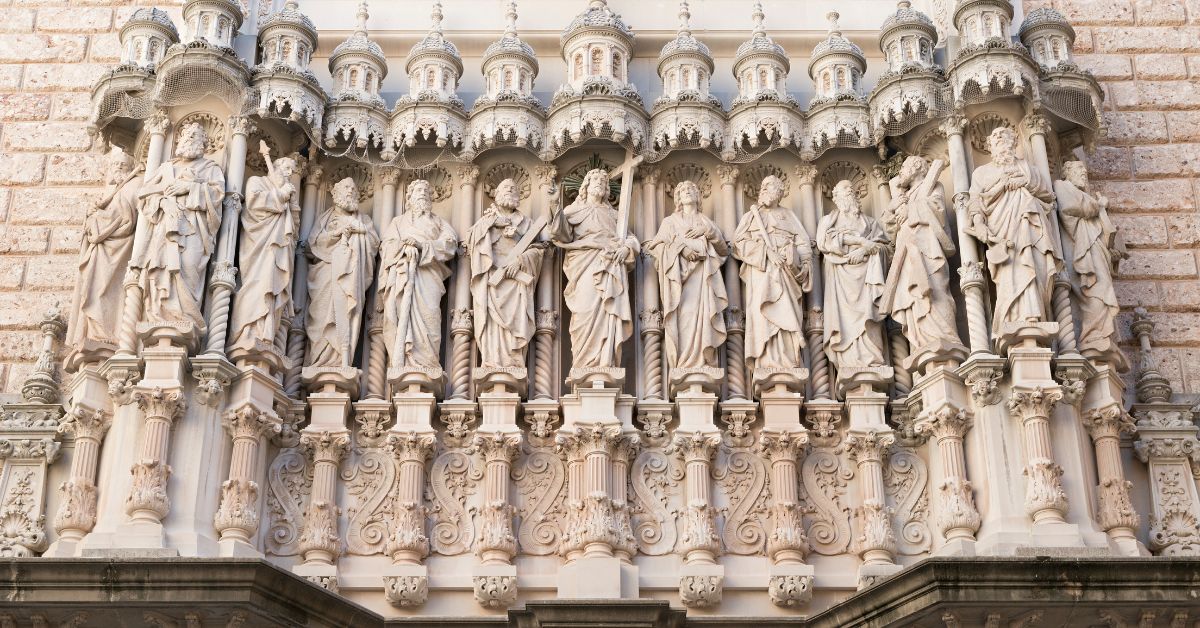 Vista de Estatuas alrededor del Monaterio de Montserrat