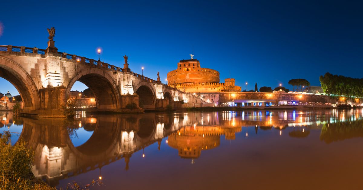 Vista de Puente de Noche en Roma