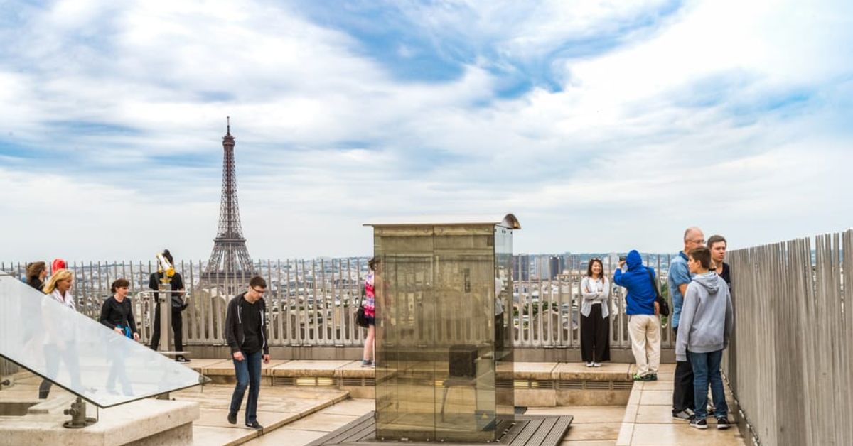 Turistas en Azotea del Arco del Triunfo París
