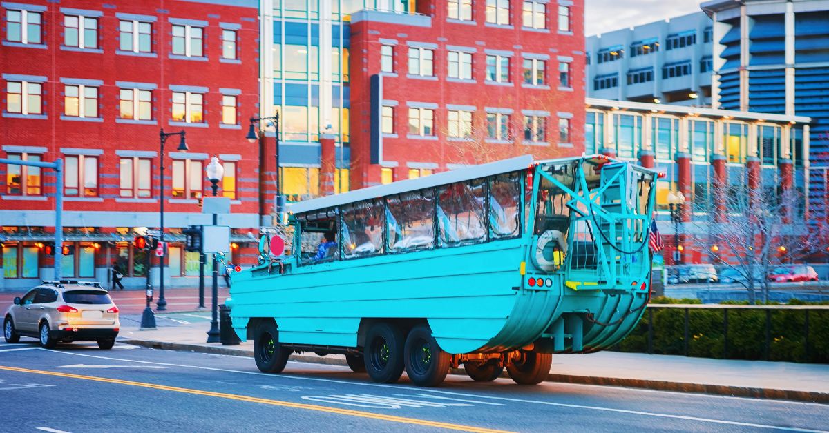Vehículo Duck Tour en el centro de Boston