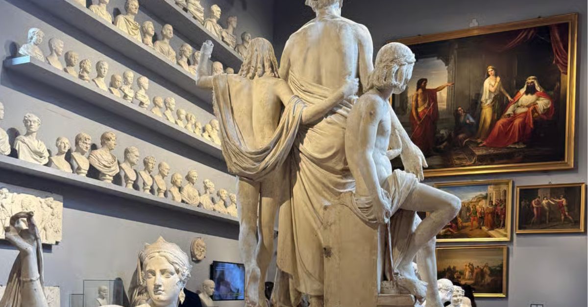 Esculturas y Pinturas en Galería de la Academia en Florencia