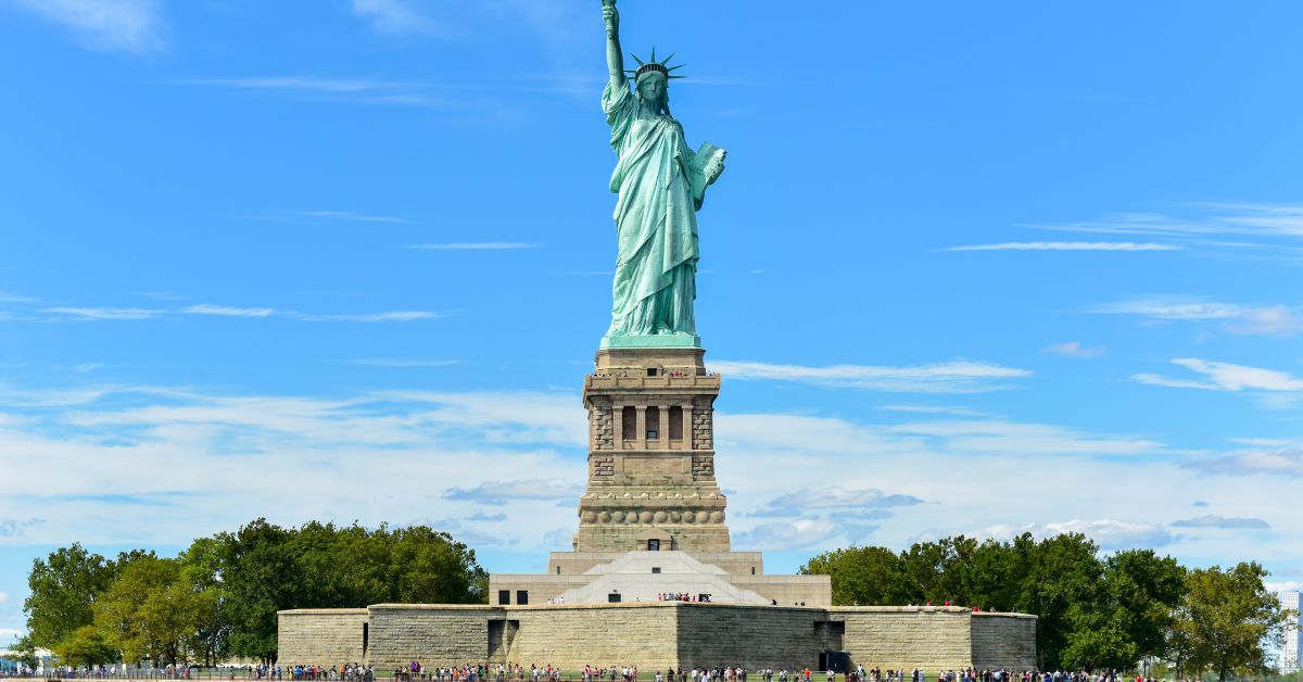 Estatua de la Libertad desde Liberty Harbor, Nueva York