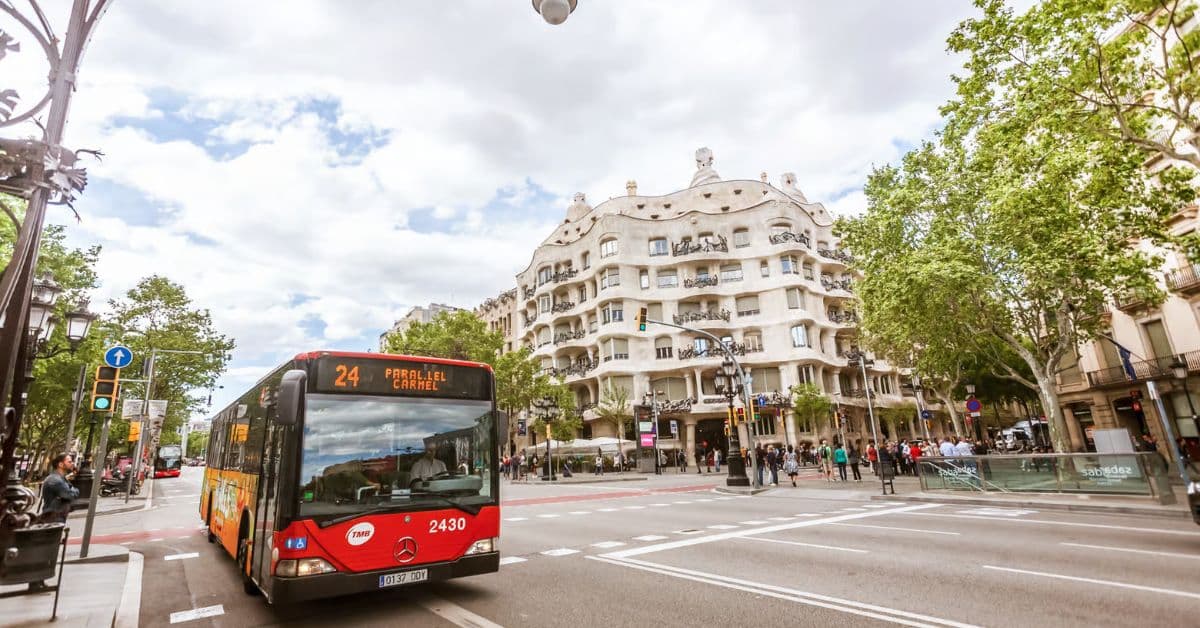 Autobús de Transporte Público en Barcelona, España
