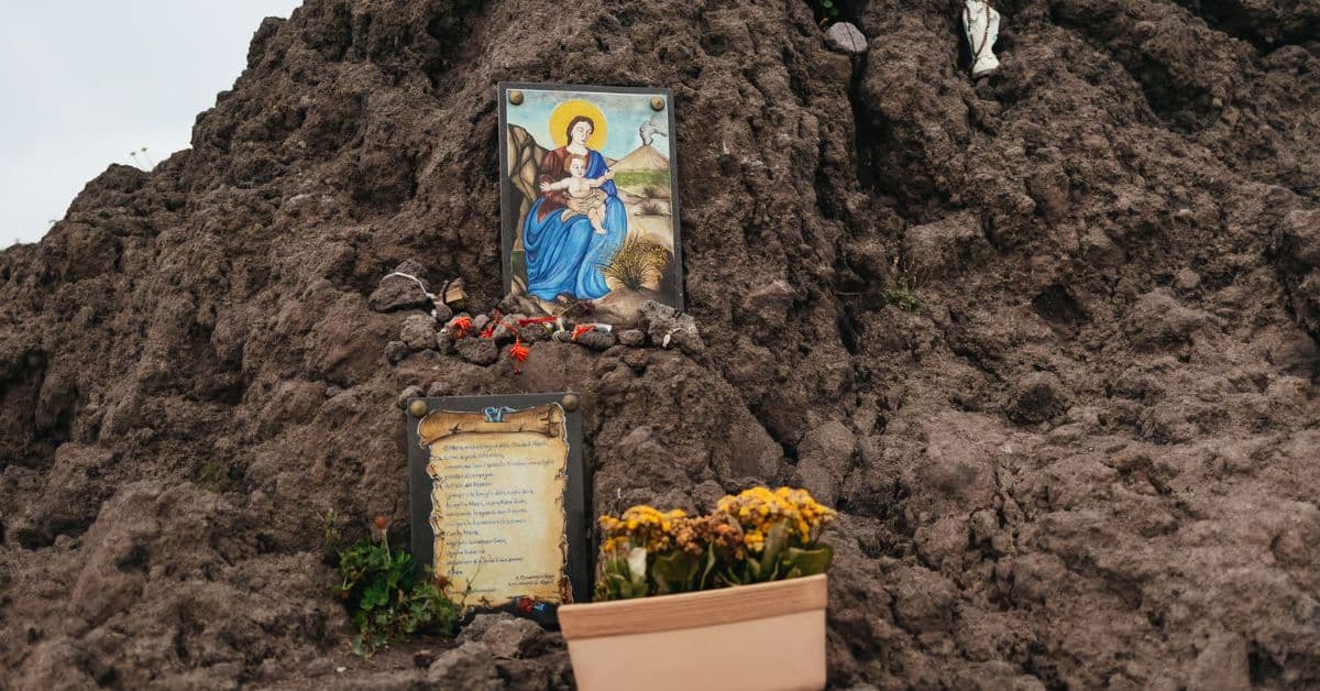 Ofrendas florales en Monte Vesubio en Pompeya, Nápoles