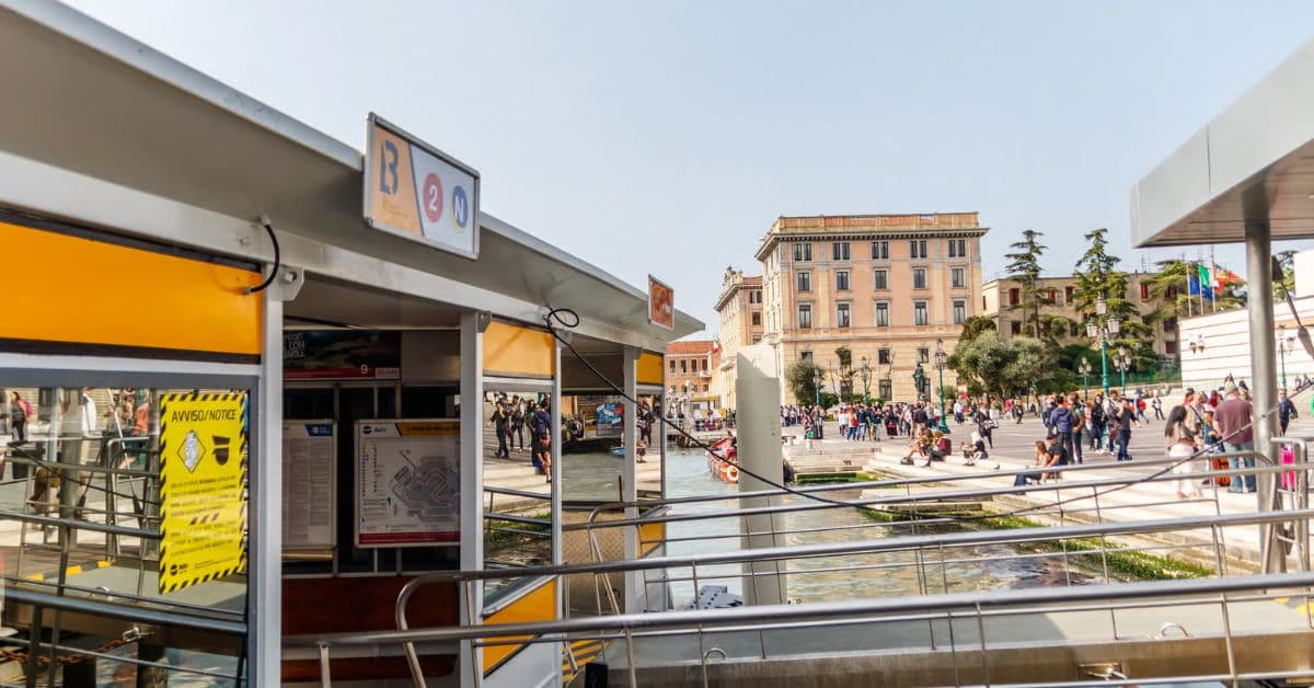 Tome el vaporetto y llegue a sitios históricos con facilidad, Venecia Italia