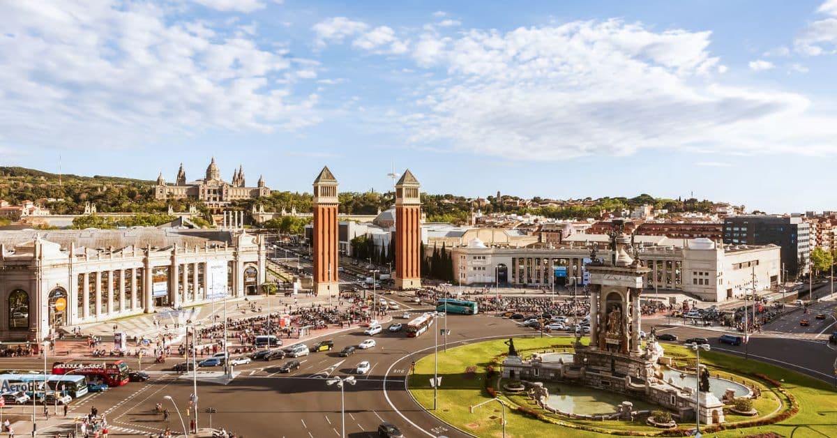 Vista Panorámica del Centro de Barcelona y su tráfico, España