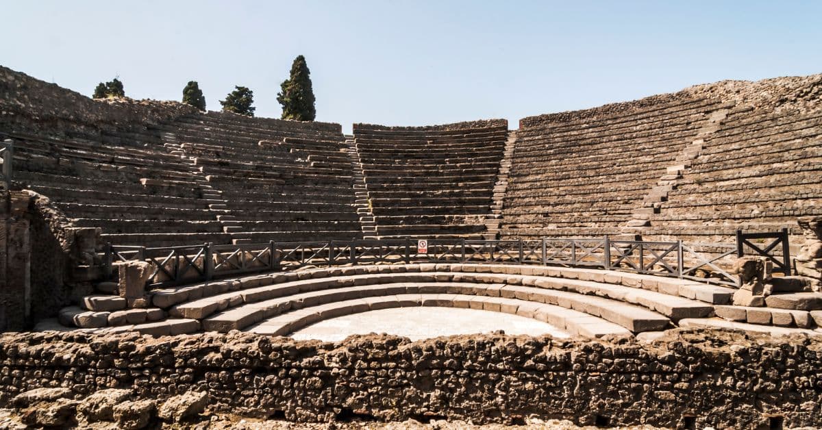 Vista de las ruinas del Teatro Romano de Pompeya, Nápoles