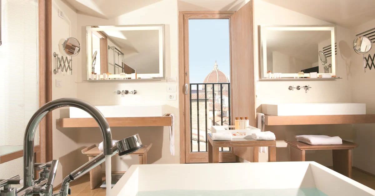 Baño de la Suite Panorámica Hotel Continentale - Lungarno Collection, Florencia