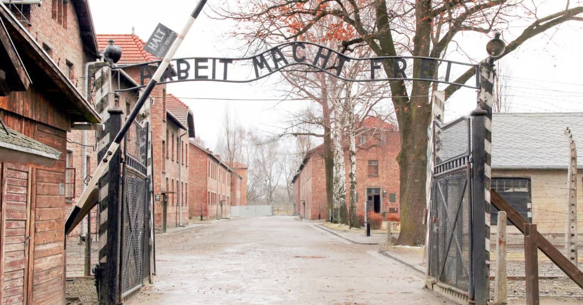 Entrada a los Museos Auschwitz y Birkenau en Cracovia, Polonia