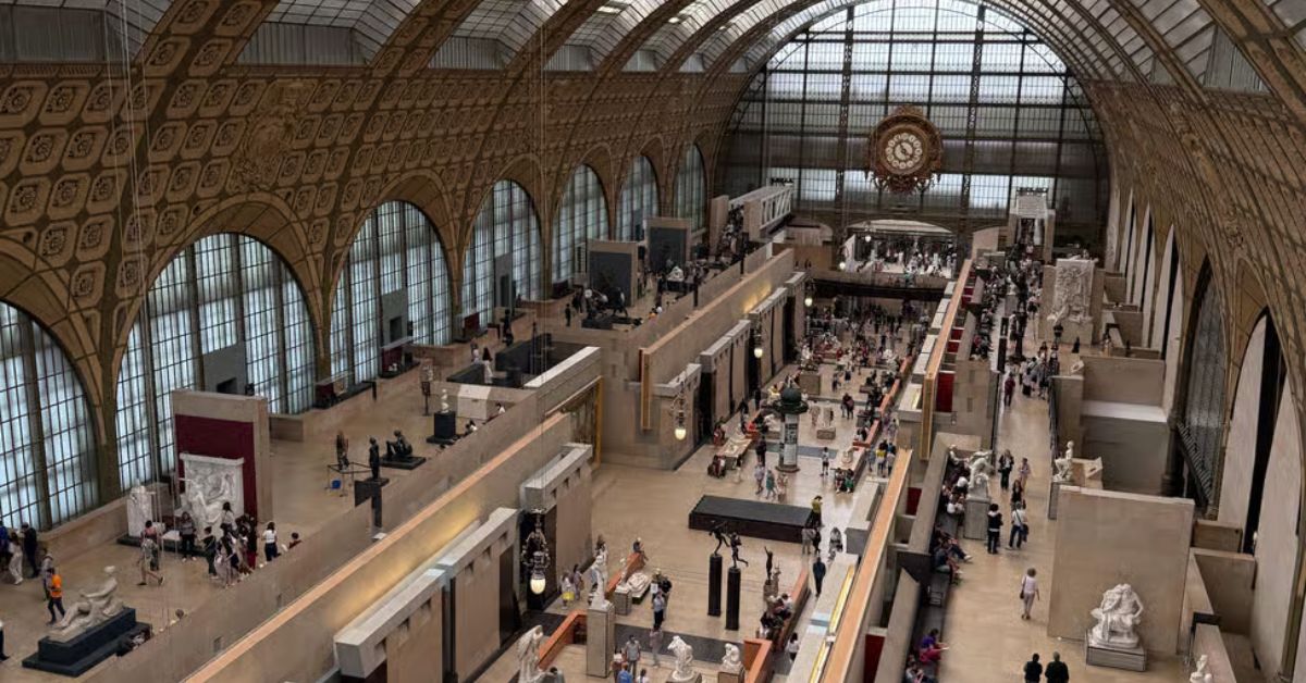 Interior del Museo de Orsay, París, Francia