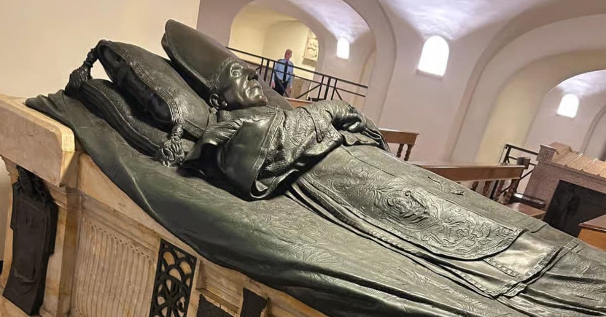 Tumba papal, Basílica de San pedro, Vaticano, Roma
